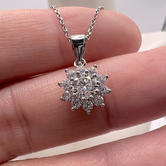Super brilliant sparkling flower pendant necklace - Picture 1 of 5